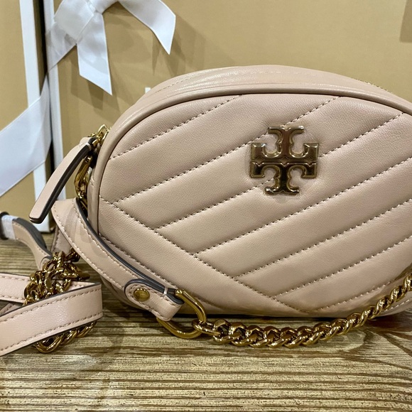 Authentic NWT Tory Burch Chevron Crossbody Camera Bag Kira Chevron Soft Leather - Picture 3 of 13